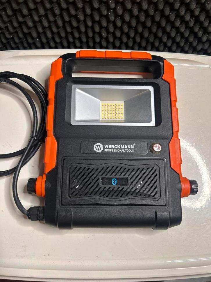 Werckmann LED Bouwlamp met Bluetooth Speaker, Doe-het-zelf en Verbouw, Bouwverlichting, Zo goed als nieuw, Lamp met armatuur, Minder dan 50 watt