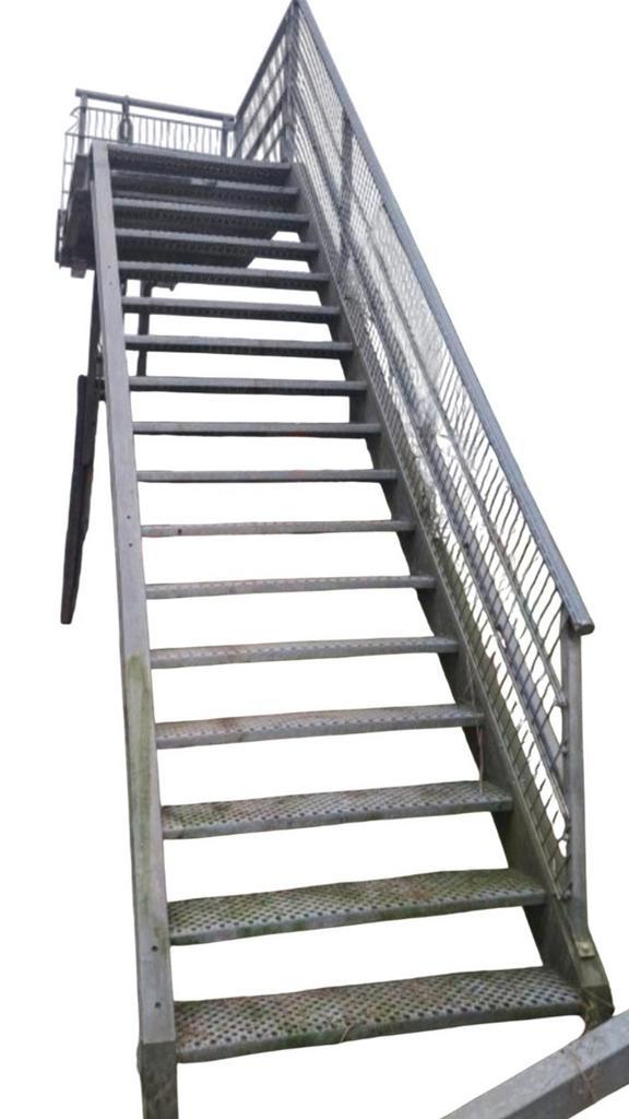Stalen trap 360cm 3.6m gegalvaniseerd. Buitentrap bordestrap, Doe-het-zelf en Verbouw, Ladders en Trappen, Gebruikt, Trap, 2 tot 4 meter