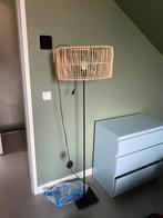 Rotan vloerlamp, Huis en Inrichting, Lampen | Vloerlampen, Ophalen, Zo goed als nieuw