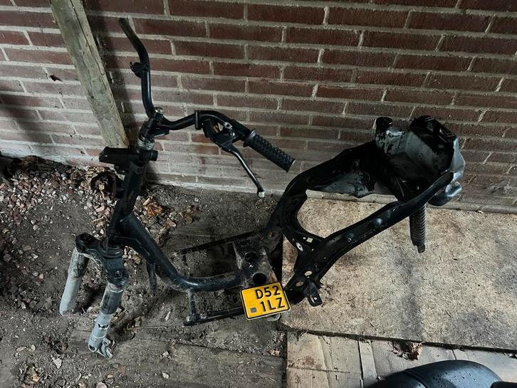 Piaggio Zip frame en onderdelen [ZIE OMSCRIJVING], Fietsen en Brommers, Brommeronderdelen | Scooters, Gebruikt, Piaggio, Frame