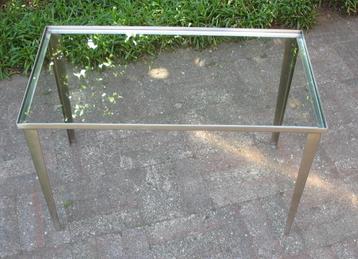 Bijzettafeltje beschikbaar voor biedingen