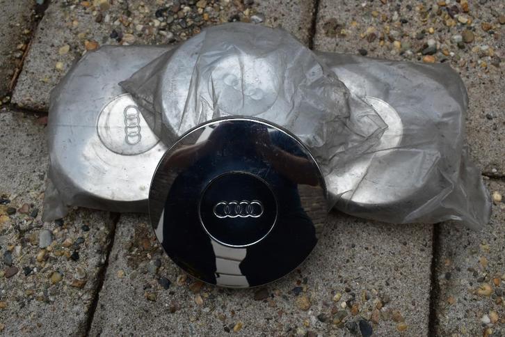 Set van 4 originele naaf wieldoppen Audi 80 (Nieuw), Auto diversen, Wieldoppen, Nieuw, Ophalen of Verzenden
