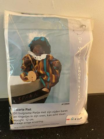 Zelfmaakpakket zwarte piet atelier de Witte Engel geel beschikbaar voor biedingen