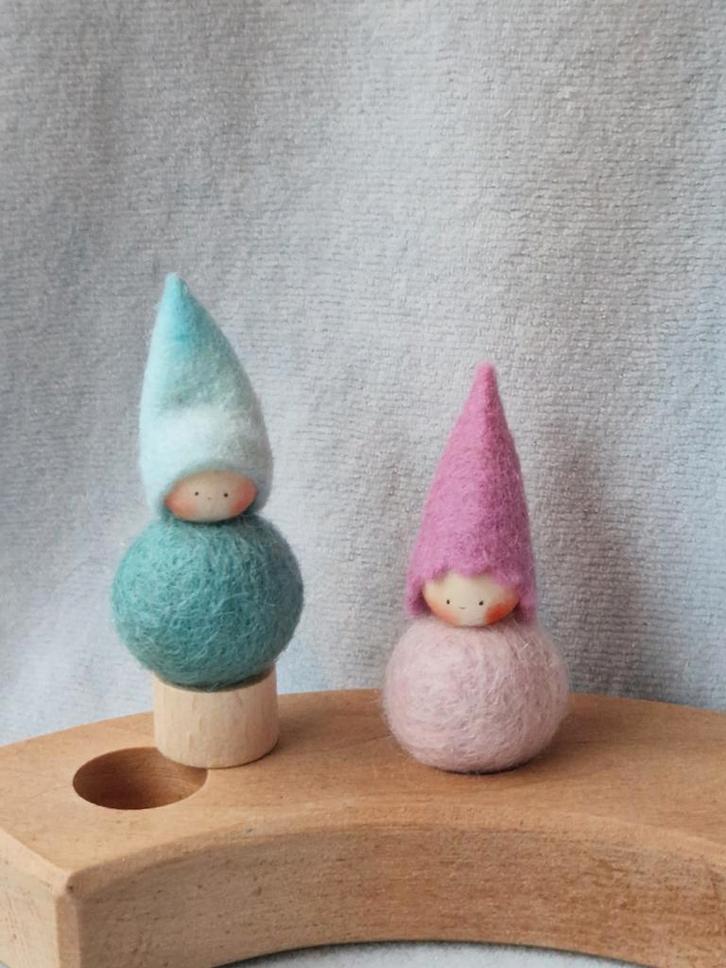 Jaarring steker Vrije School Seizoenstafel popje kabouter, Hobby en Vrije tijd, Vilt, Nieuw, Figuurtje(s), Wolvilt, Verzenden