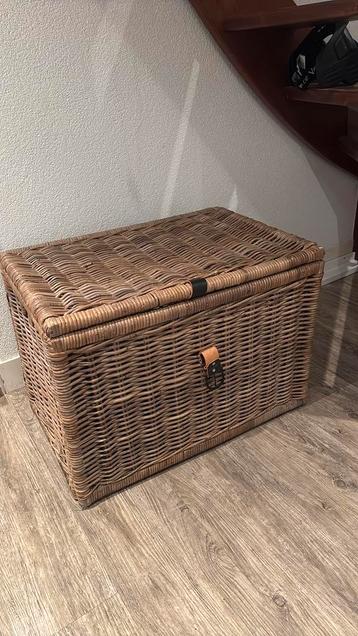 Rieten opberg mand beschikbaar voor biedingen