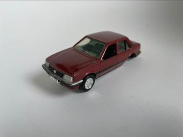 model Opel Ascona (C) sedan, 1/43 GAMA, bordeaux rood beschikbaar voor biedingen