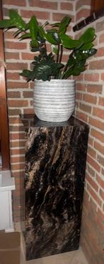 Marmer zuil van driehoek meubels z.g.a.n, Huis en Inrichting, Woonaccessoires | Zuilen en Pilaren, Ophalen, Zo goed als nieuw