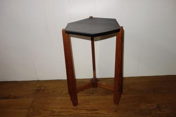 Plantentafel Amsterdamse school beschikbaar voor biedingen