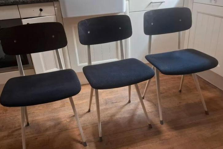 3x design classic Revolt Friso Kramer HAY / Ahrend stoelen, Huis en Inrichting, Stoelen, Gebruikt, Drie, Hout, Metaal, Stof, Zwart