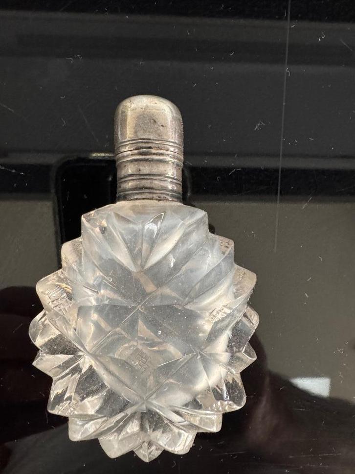 Parfum flesje zilveren dop, Antiek en Kunst, Antiek | Goud en Zilver, Ophalen of Verzenden