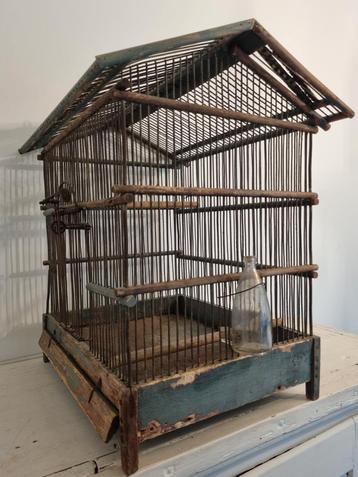 Oude functionele brocante Franse vogelkooi. Nu ophalen 49,-€ beschikbaar voor biedingen