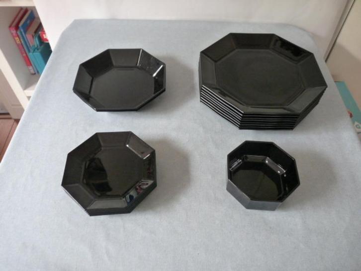 Zwart glazend acropal servies, Huis en Inrichting, Keuken | Servies, Zo goed als nieuw, Overige typen, Overige stijlen, Overige materialen