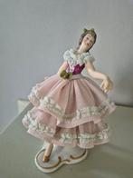 Vintage beeldje  Dresden porselein., Ophalen