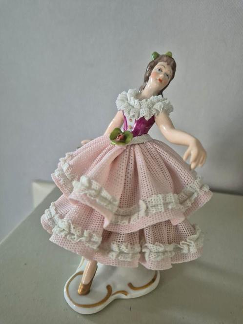 Vintage beeldje  Dresden porselein., Antiek en Kunst, Antiek | Porselein, Ophalen