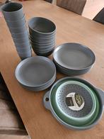 Te koop mooi 32-delig kunststof servies en vergiet., Caravans en Kamperen, Ophalen