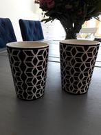 2 nieuwe kaarsen in zwart witte stenen pot, Huis en Inrichting, Woonaccessoires | Kandelaars en Kaarsen, Nieuw, Minder dan 25 cm