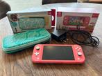 Switch Lite (Coral) + hoesje + lader, Spelcomputers en Games, Spelcomputers | Nintendo Switch Lite, Ophalen of Verzenden, Roze of Coral