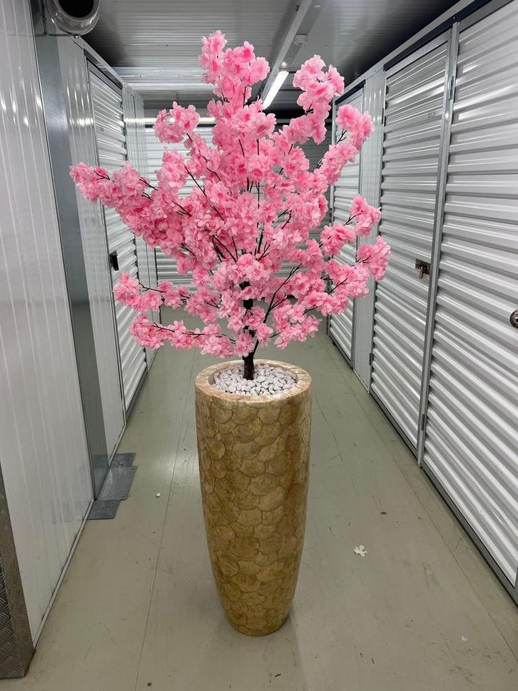 Schelpenvazen met bloesem boom, Antiek en Kunst, Antiek | Vazen, Ophalen of Verzenden