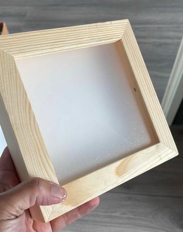 Houten spaarpot beschikbaar voor biedingen