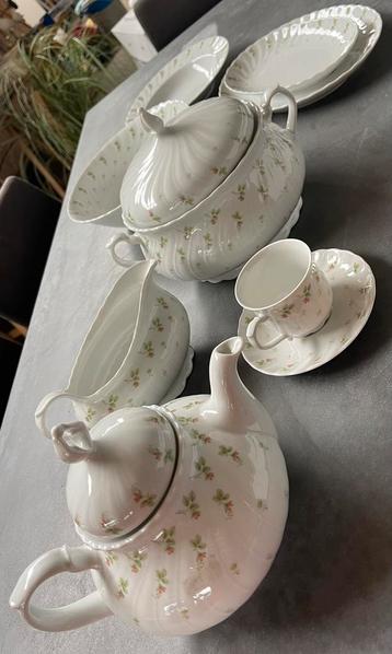 TE KOOP - Servies set 12-delig beschikbaar voor biedingen