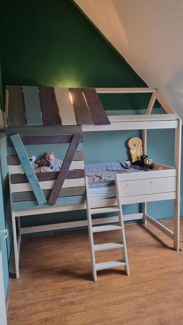 Kinderbed hoogslaper huisje beschikbaar voor biedingen