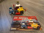 Lego junior 10732 Cars, pitstop, Kinderen en Baby's, Speelgoed | Duplo en Lego, Ophalen of Verzenden, Zo goed als nieuw
