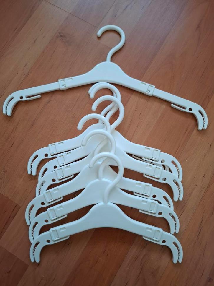 7 witte kledinghangers verstelbaar in maat, Kinderen en Baby's, Overige Kinderen en Baby's, Zo goed als nieuw, Ophalen of Verzenden