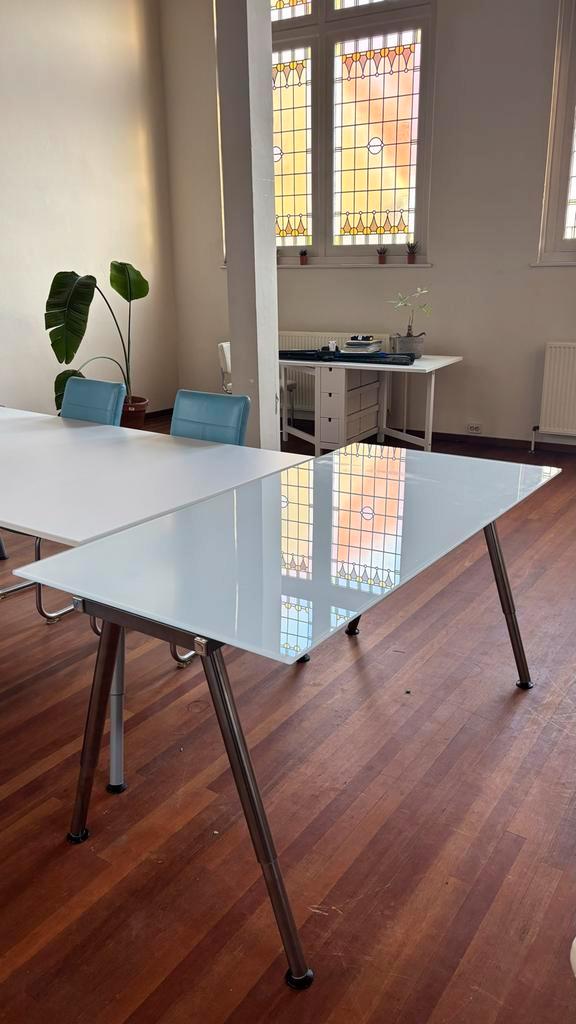 Bureau Ikea Galant met glas, Huis en Inrichting, Bureaus, Gebruikt, Bureau, In hoogte verstelbaar, Ophalen