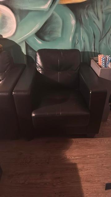 2 mooie leren stoelen