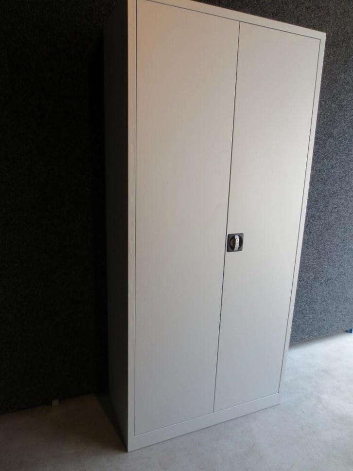 Archiefkast met slot 180x80x38 cm voorraadkast draaideurkast, Huis en Inrichting, Kasten | Roldeurkasten en Archiefkasten, Nieuw