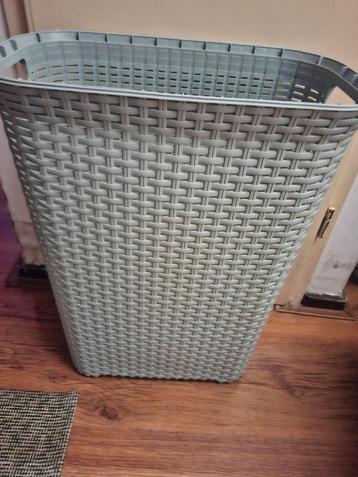 Gratis rattan wasmand blauw groen mintgroen beschikbaar voor biedingen