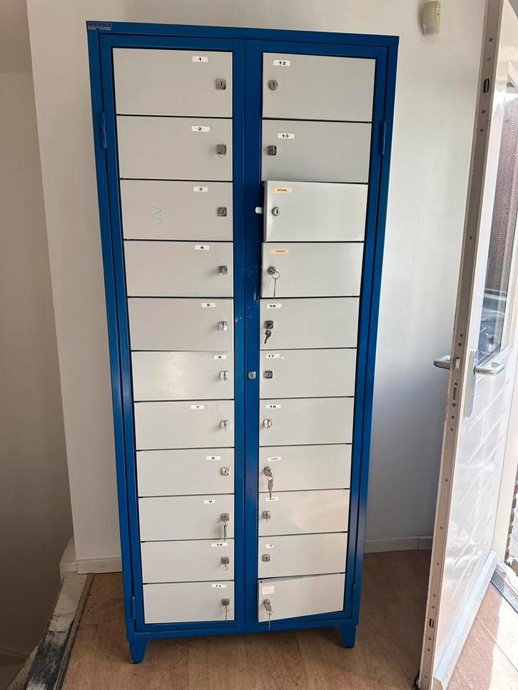 Metalen Lockerkast met 22 Lockers, Huis en Inrichting, Kasten | Lockerkasten, Gebruikt, Ophalen of Verzenden