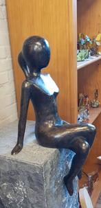 RANDZITTER / DAME / VROUW / bronzen tuinbeeld, Nieuw, Info@huisentuindecoratiemarie.nl, Mensenbeeld, Huis en tuin decoratie marie