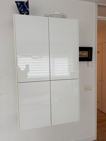 Wandkast - Stijlvol en Praktisch! beschikbaar voor biedingen