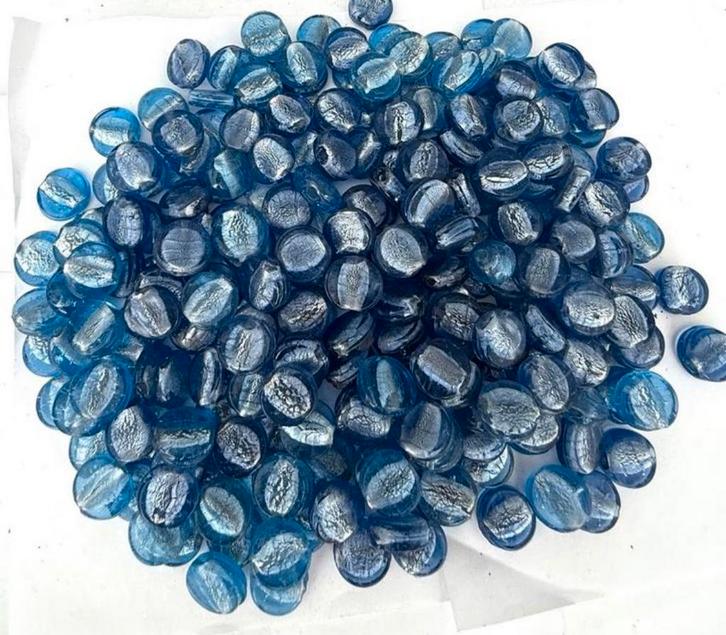 Grote partij zilverfolie blauwe glaskralen 243 stuks  - P14, Hobby en Vrije tijd, Kralen en Sieraden maken, Nieuw, Kraal, Ophalen of Verzenden