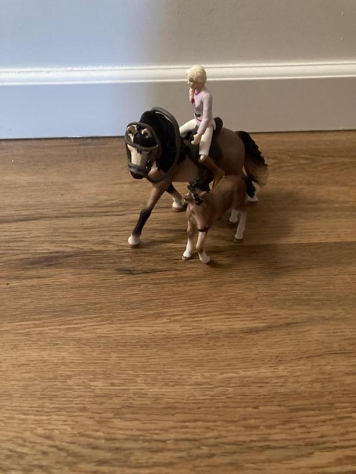 2 sets van Schleich paarden met ruiter. Inclusief 1 veulen, Kinderen en Baby's, Speelgoed | Actiefiguren, Zo goed als nieuw, Ophalen