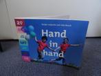 Boek: Hand in hand, Boeken, Kinderboeken | Jeugd | 13 jaar en ouder, Non-fictie, Zo goed als nieuw, Ophalen