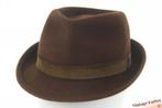 Vintage Gleufhoed JS (DDR) bruin stijf vilt 55 = S tot XS, Kleding | Heren, Hoed, Ophalen of Verzenden, 57 cm (M, 7⅛ inch) of minder