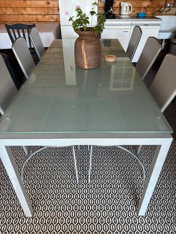 GRATIS! Eettafel incl. 6 stoelen  beschikbaar voor biedingen