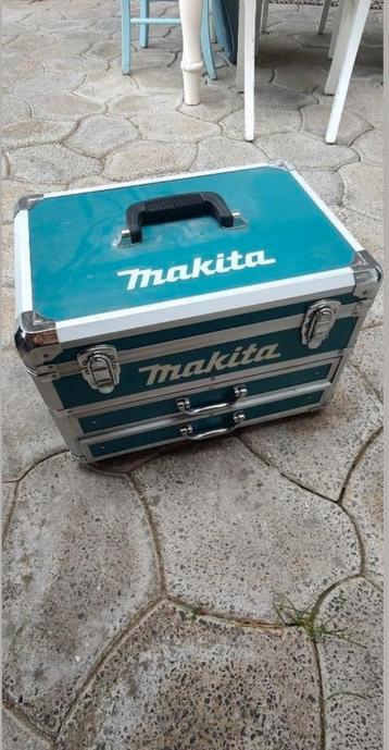 Makita koffer. Zat schroefmachine in. Met lades en klep. beschikbaar voor biedingen