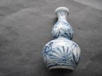 Antiek Chinees Porseleinen Knobbelvaasje., Verzenden