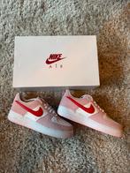 Nike Air Force 1 '07 Valentine's Day "Love Letter" - maat 42, Kleding | Heren, Schoenen, Wit, Nike, Nieuw, Ophalen of Verzenden