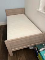 Houtenbed met matras en verstelbare lattenbodem z.g.a.n., Huis en Inrichting, Slaapkamer | Bedden, Ophalen, 100 cm, Eenpersoons