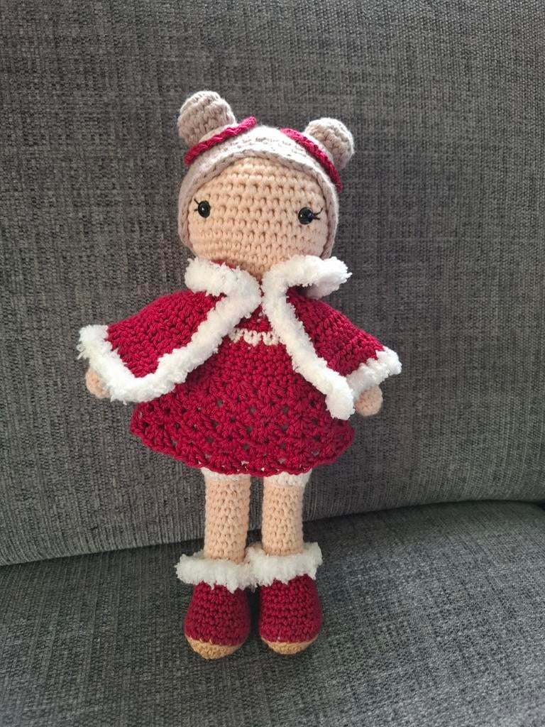 Gehaakte pop Carolientje in kerst-outfit, Ophalen of Verzenden, Nieuw