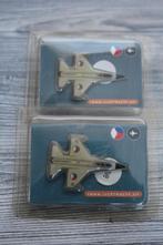 2 speldjes luchtmacht F16, Ophalen of Verzenden, Zo goed als nieuw, Transport, Speldje of Pin