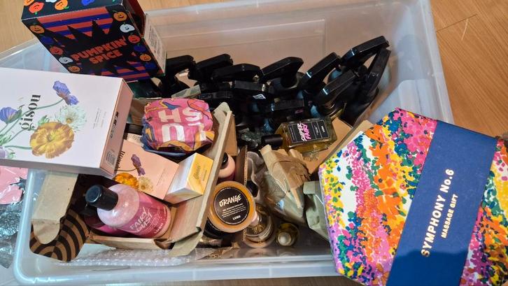 Lush collectie parfums, body mist, solid sticks, Gisou, Sieraden, Tassen en Uiterlijk, Uiterlijk | Lichaamsverzorging, Nieuw, Bad & Douche