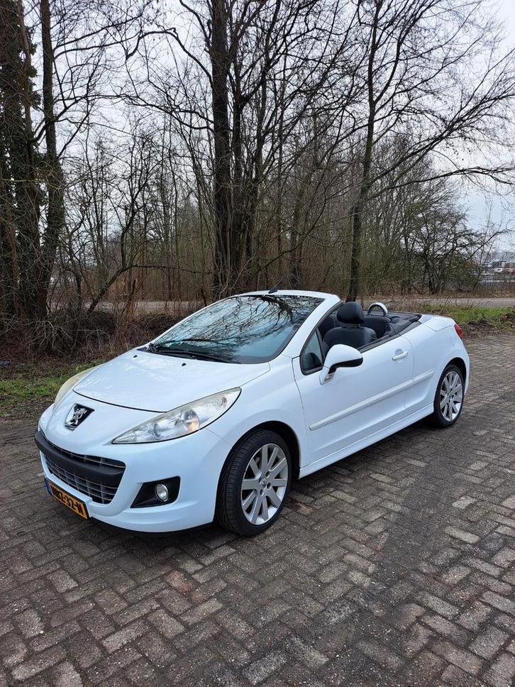 Peugeot 207 1.6 16V CC 88KW 2011 Wit, Auto's, Peugeot, Particulier, Airbags, Airconditioning, Bochtverlichting, Centrale vergrendeling