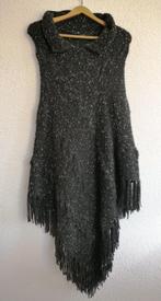 Zwarte gebreide poncho / cape met zilverdraadje en kraag, Kleding | Dames, Ophalen of Verzenden, Gedragen, Zwart