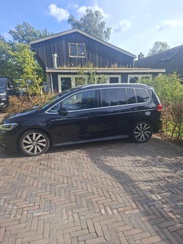 Volkswagen Touran R-line1.4 TSI 110KW/150PK 7-DSG 2016 Zwart beschikbaar voor biedingen
