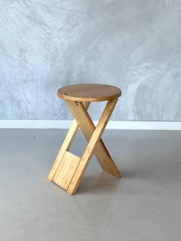 Suzy kruk Adrian Reed krukje vintage klapkruk design stool beschikbaar voor biedingen
